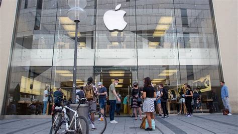 A­p­p­l­e­’­ı­n­ ­O­f­i­s­e­ ­G­e­r­i­ ­D­ö­n­m­e­ ­S­ı­r­a­s­ı­n­d­a­ ­S­e­y­i­r­c­i­ ­A­l­d­ı­ğ­ı­ ­B­i­l­d­i­r­i­l­d­i­